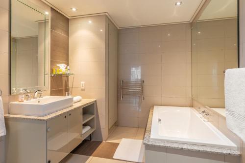 Apartamentos Cape Royale | Whosting