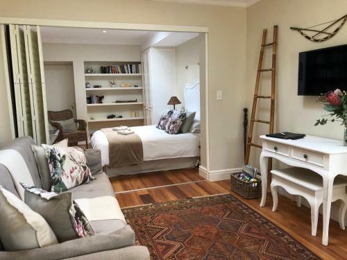 Hostal Guest Suite In Leafy Constantia