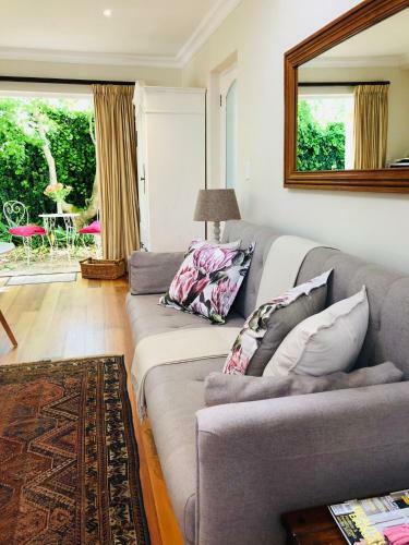 Hostal Guest Suite In Leafy Constantia