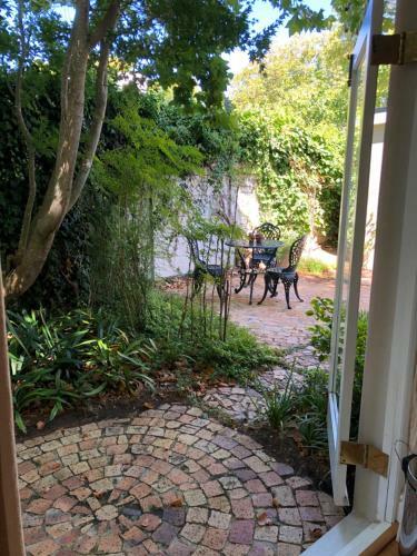 Hostal Guest Suite In Leafy Constantia