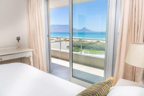 Luxury Private Beachfront 2 Bedroom Dolphin Apartment, Blouberg, Cape Town