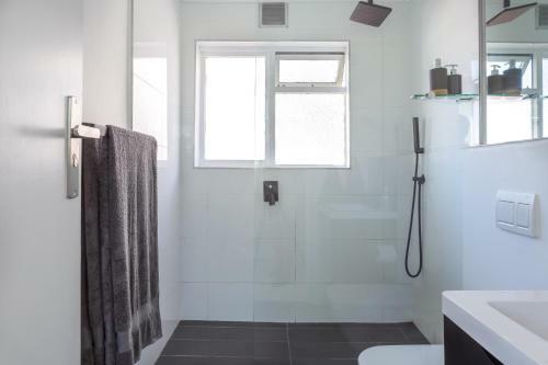 Cosy And Classy Sea Point Apartment