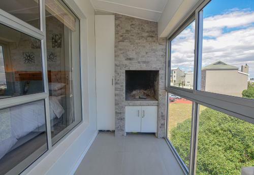 Beautiful Big Bay Apartment In Beach Club