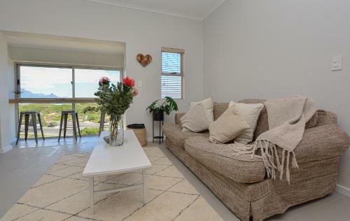Beautiful Big Bay Apartment In Beach Club