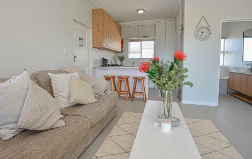 Beautiful Big Bay Apartment In Beach Club