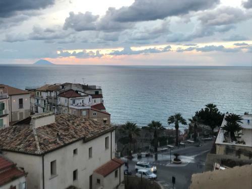 Apartamento Historic Tropea, Spacious W/ Views