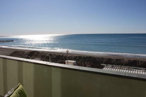 Apartamento Splendido Appartamento Fronte Mare Con Box Doppio
