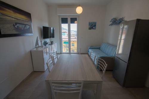 Apartamento Bilocale Nuovo Con Vista Mare E Posto Auto