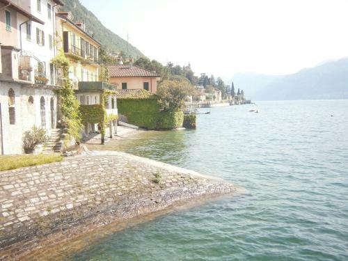 Casa In Riva Al Lago