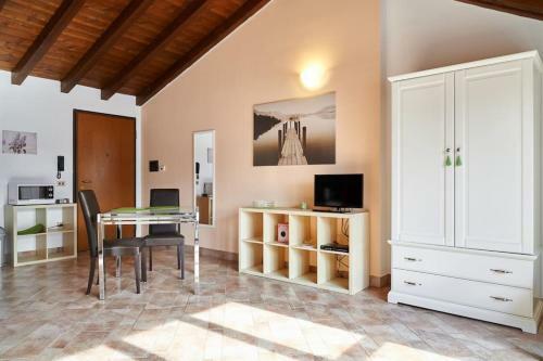 Apartamento New Attic Lake View 4