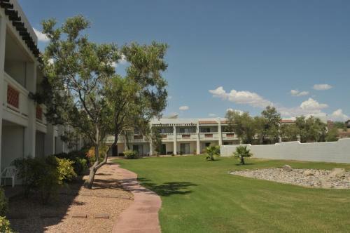 Posada Los Viajeros Inn