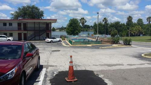 Motel Lake Wire Inn