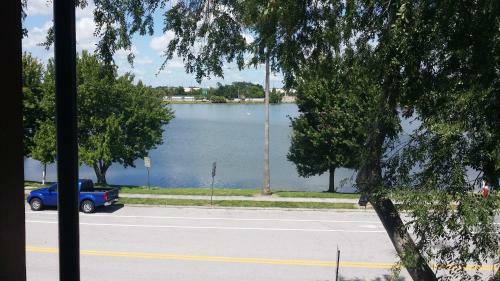 Motel Lake Wire Inn