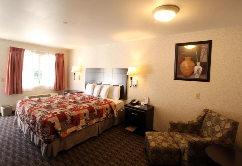 Hotel Sunburst Spa & Suites Motel