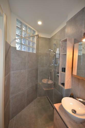 Varennahouse Aston Apt