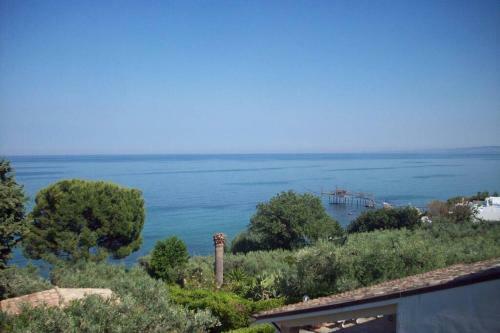 Villa Sulla Scogliera Tra Ulivi Secolari