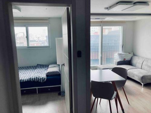 Chic Modern Apartment Next To Hwagok Station