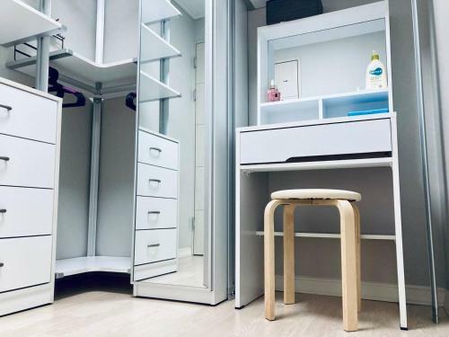 Chic Modern Apartment Next To Hwagok Station