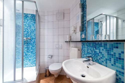 Hotel-restaurant-cafe Sch�ne Aussicht