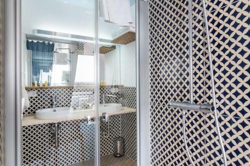 Hotel-restaurant-cafe Sch�ne Aussicht