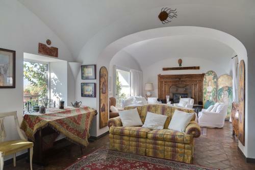 Amore Rentals - Villa Era