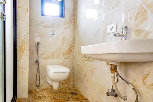 Fabhotel Eros 211