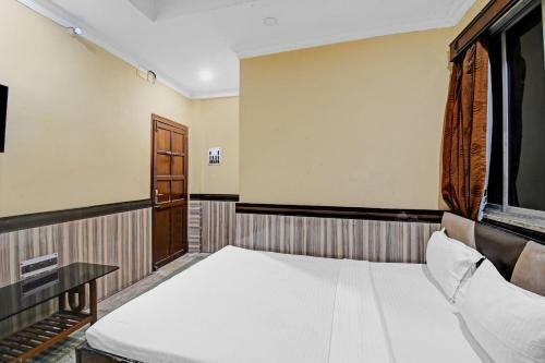 Oyo 84102 Hotel Delux