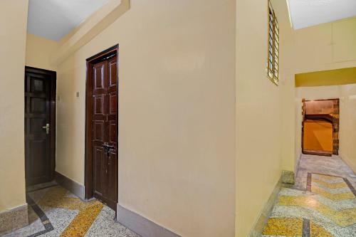 Oyo 84102 Hotel Delux