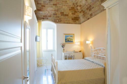 B&B Monsignore