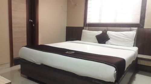 Hotel Shine Hospitality Crown