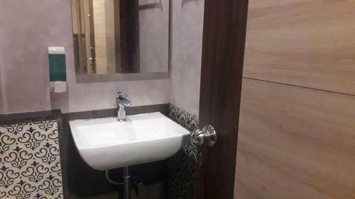 Hotel Shine Hospitality Crown