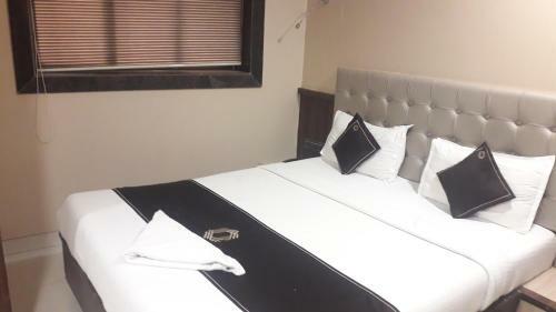Hotel Shine Hospitality Crown