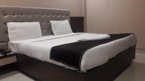Hotel Shine Hospitality Crown