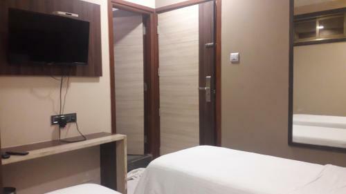 Hotel Shine Hospitality Crown