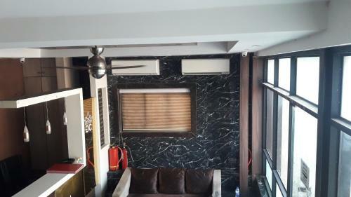Hotel Shine Hospitality Crown