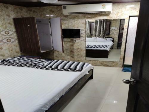 Spot On 81163 Hotel Kidmat Bombay