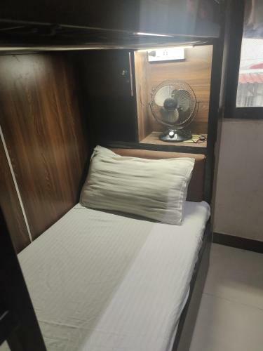 Hotel Almas Dormitory Andheri West