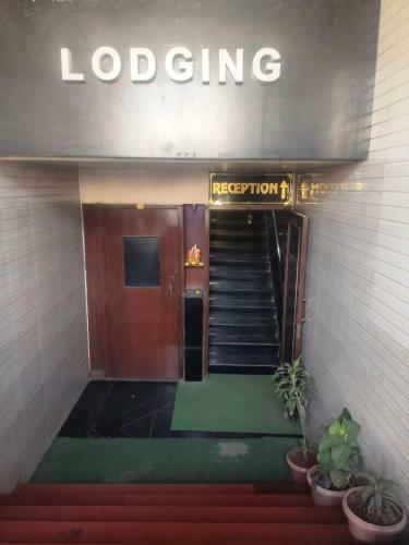 Hotel Mantra Lodging & Boarding