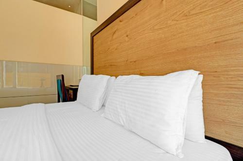 Capital O 87566 Hotel M B Residency