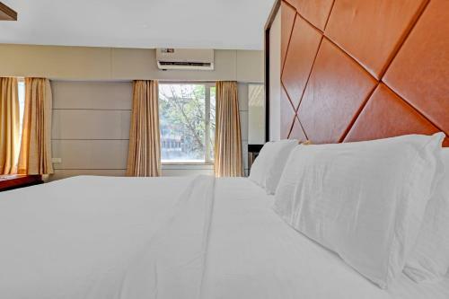 Capital O 87566 Hotel M B Residency