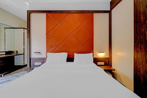 Capital O 87566 Hotel M B Residency