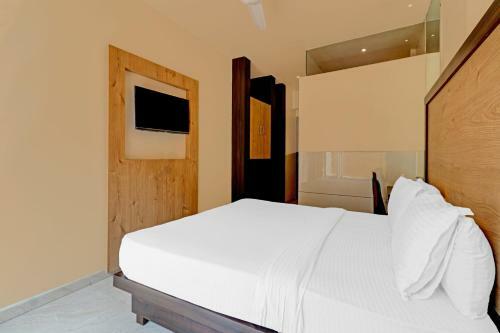 Capital O 87566 Hotel M B Residency