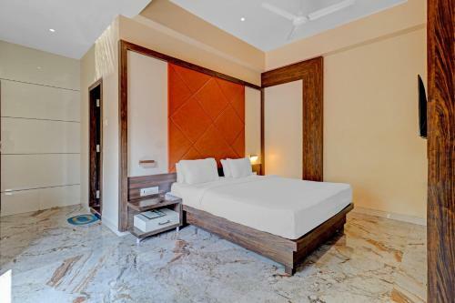 Capital O 87566 Hotel M B Residency
