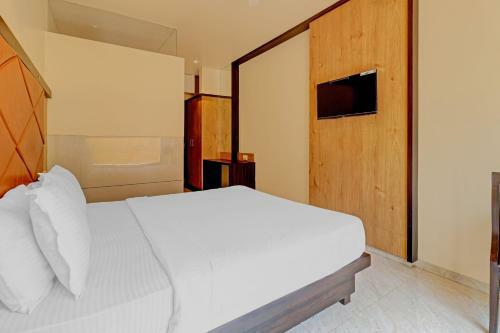 Capital O 87566 Hotel M B Residency