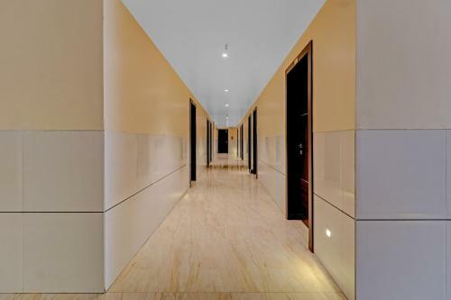 Capital O 87566 Hotel M B Residency