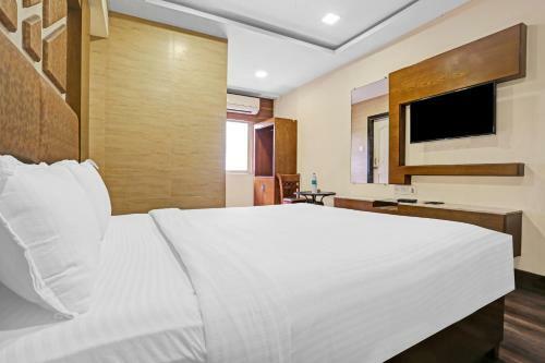 Capital O 85967 Hotel Executive Inn
