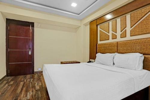 Capital O 85967 Hotel Executive Inn