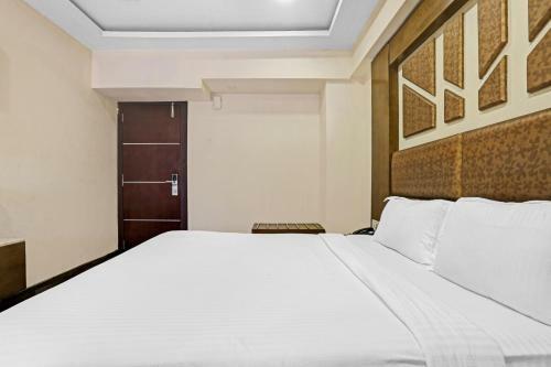 Capital O 85967 Hotel Executive Inn