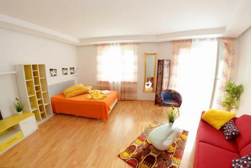 Joe's Apartments - 1010