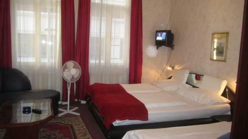 Hostal Hotel Pension Adria